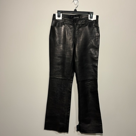 Banana Republic blk leather pants. Front zipper. Bttm left leg torn. 15" across - Picture 3 of 14